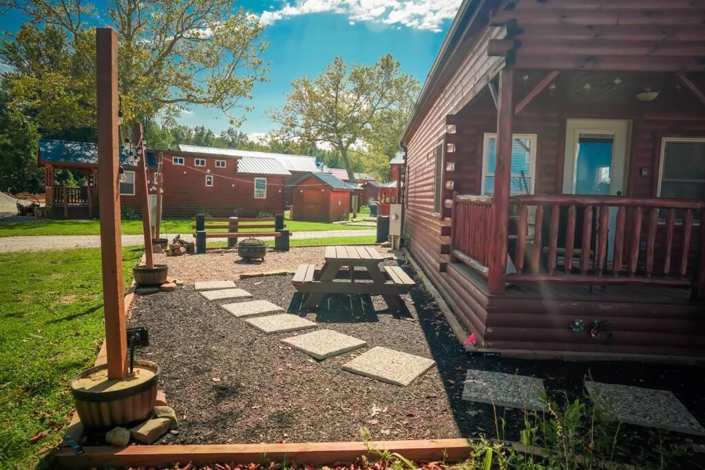 Charming Lakeview Cabin Near Geneva-On-The-Lake! Ashtabula Exterior foto
